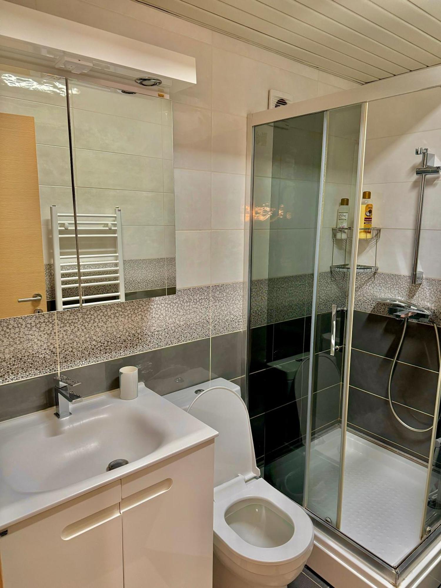 Modern & Cozy Apartment Skopje Exterior photo